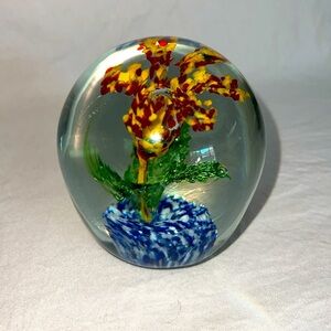 Beautiful Art Glass Paperweight